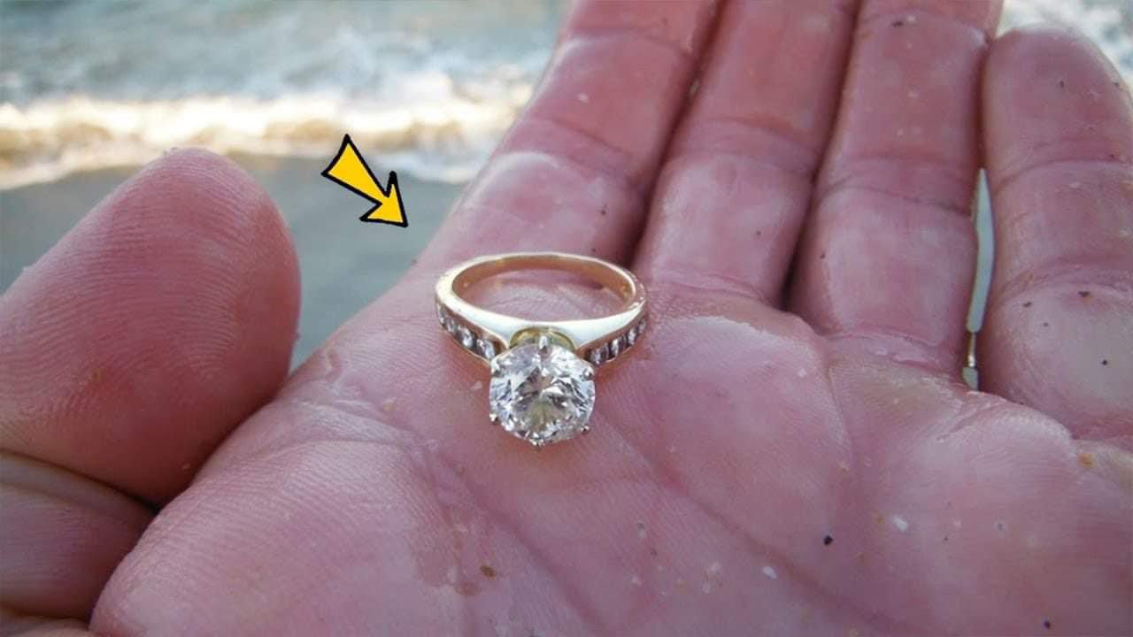 Woman Finds Diamond Ring On Beach When Jeweler Sees It, He Tells Her